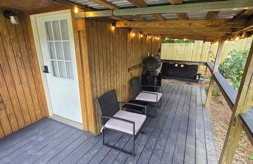 Fountain Run House | Cozy Studio Cabin Tiny House