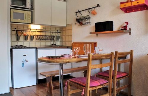 Risoul Apartment | Cozy studio for 4 in the heart of Risoul, close to shops and slopes