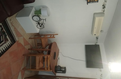 Camaret-sur-Aigues Apartment | Cozy studio in Provence.