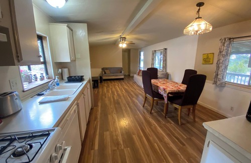 Squaw Valley Apartment | Cozy studio in marvelous Yokuts Valley with WiFi, AC, Huge private porch