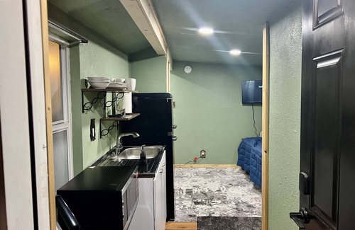 Southwest Bend Apartment | Cozy studio in SW Bend- close to Old Mill Shopping and Mt Bachelor