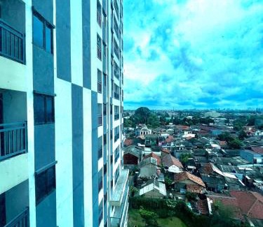East Jakarta Apartment | Cozy Studio Next to Anywhere