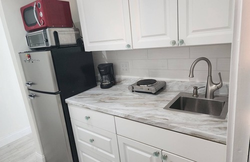 Ojus Condo | Cozy Studio w/Bay Views, Kayak & Porch in Aventura