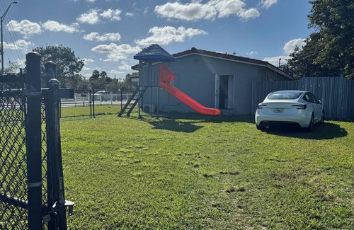 Cutler Bay Apartment | Cozy studio with WiFi and AC in charming Miami