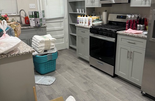 Northeast Dallas House | Cozy & Stylish Getaway-Walkable-Mins to DT Dallas