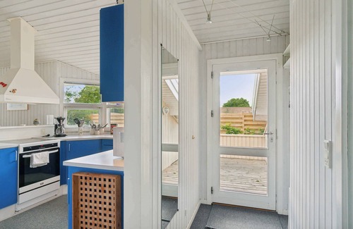 Strøby Ladeplads House | Cozy summer house with full sea view