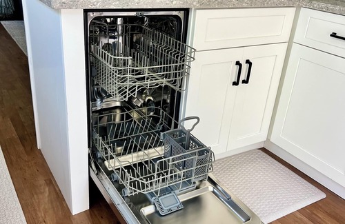Rollinsford Apartment | Cozy sunlit apartment steps from downtown Dover. Parking included