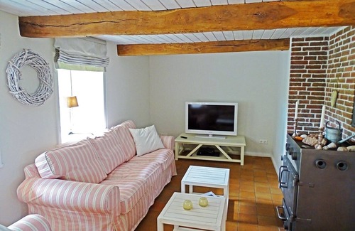 Nubelfeld House | Cozy thatched-roof house "Steernkiekers Hus" with lovingly landscaped garden in the idyllic countryside of Steinbergkirche, only 4 km from the Baltic Sea
