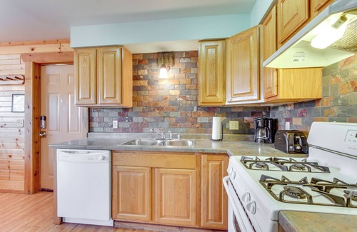 Warrens Cottage | Cozy Three Bears Resort Cabin w/Deck in Warrens!