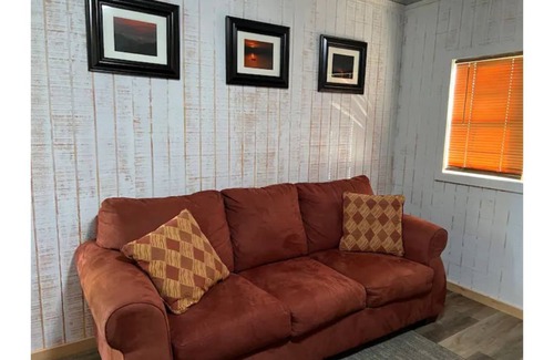 Kirby Cabin | Cozy Tiny Home Cabin Near Lake Greeson & Kirby Landing – Pet-Friendly!