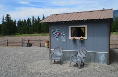 Thompson Falls House | Cozy Tiny House Surronded by Thompson Falls and the Montana Mountains
