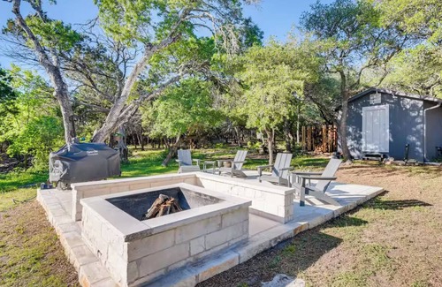 Austin Cabin | Cozy Tiny Nook in the Austin Hill Country-With Pool, HotTub, Firepit & animals!