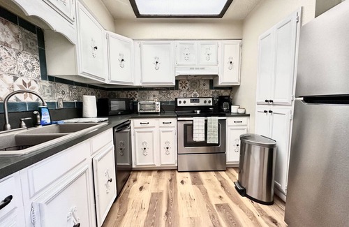 Point Venture House | Cozy Townhomes*Golf Course View*Sleeps 17