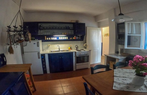 Foinikounta House | cozy traditional Greek holiday home with sea views in Finikounda