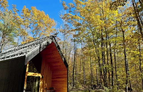 Cable Apartment | Cozy Trailside Nordic Chic Nature Cottage