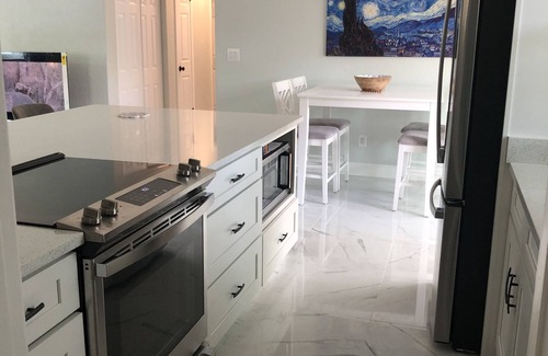Spring Hill House | Cozy ,Tranquil 3-bedroom in Spring Hill with WiFi, AC ; home away from home.