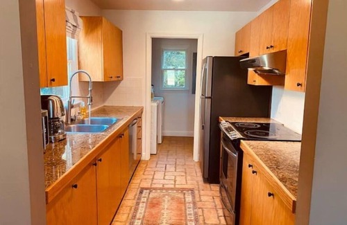 Crestwood South Cabin | Cozy treehouse cabin with airstrip & downtown view