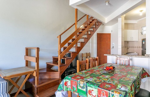 Cachoeira do Bom Jesus Apartment | Cozy Two-story House Just 120m From the Beach! EDE