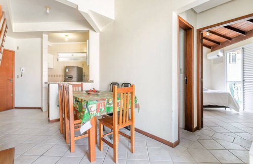 Cachoeira do Bom Jesus Apartment | Cozy Two-story House Just 120m From the Beach! EDE