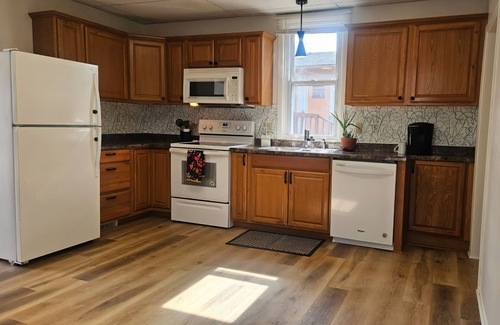 Norwood House | Cozy updated 3-bedroom house, pet friendly, wifi, covered porch, firepit & yard!