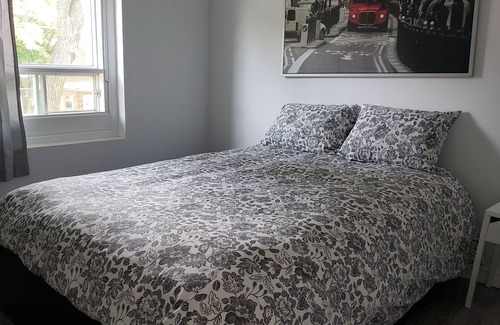 Saint-Laurent Apartment | Cozy Upper Duplex Newly Renovated w/FREE PARKING