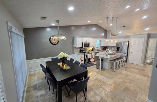 Lilburn House | Cozy Urban Getaway/All KING Beds/Spacious