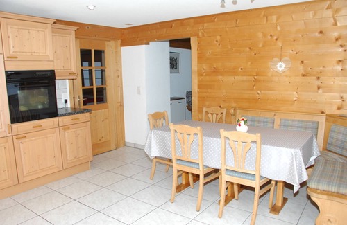Davos Apartment | Cozy vacation apartment in the beautiful Sertig valley. Apartment in apartment building