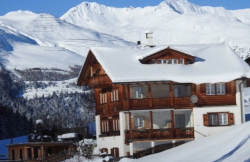Davos Apartment | Cozy vacation apartment in the beautiful Sertig valley. Apartment in apartment building