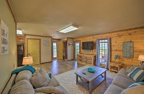 Vian House | Cozy Vian Cabin 1 Mi to Tenkiller State Park