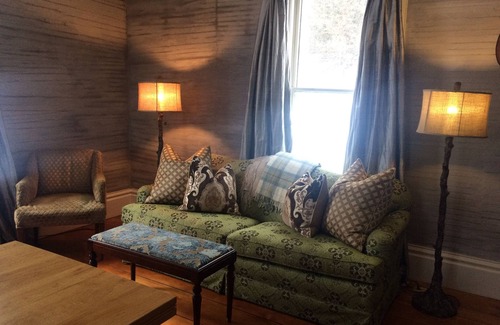 Oxford House | Cozy Victorian Mansion with room for your whole family