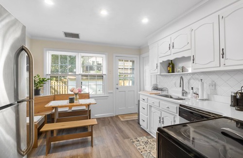 Chic's Beach House | COZY & VIRGINIA BEACH UNIT CLOSE TO DIRECT BEACH ACCESS!