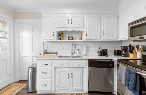 Chic's Beach House | COZY & VIRGINIA BEACH UNIT CLOSE TO DIRECT BEACH ACCESS!