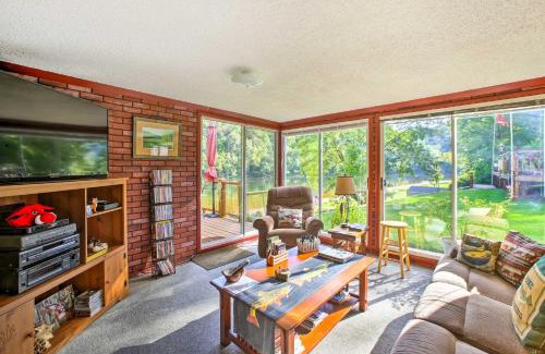 Cotter House | Cozy Waterfront Cottage with Deck on White River!