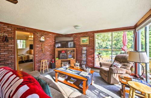 Cotter House | Cozy Waterfront Cottage with Deck on White River!