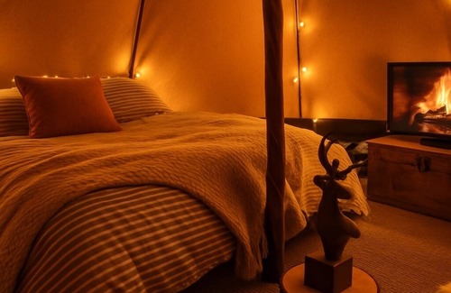 Dwyran Cabin | Cozy Wigwam With Heating & tv