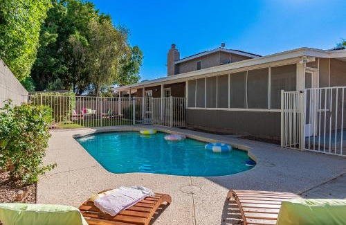 Yuma House | Cozy Winter Getaway Heated Pool l Family Friendly