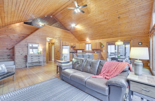 Hayward Cabin | Cozy Wisconsin Cabin w/Deck, Kayaks & Lake Views!