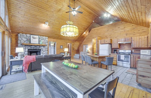 Hayward Cabin | Cozy Wisconsin Cabin w/Deck, Kayaks & Lake Views!