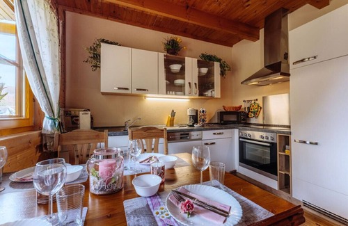 Steina House | *cozy wooden house, approx. 80sqm with fenced garden-dogs welcome-WLAN included