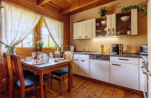 Steina House | *cozy wooden house, approx. 80sqm with fenced garden-dogs welcome-WLAN included