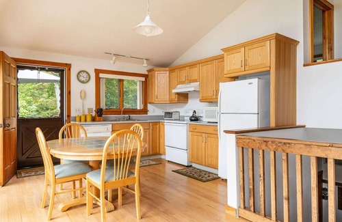 Franklin House | Cozy Woodland Hideaway – Peaceful Stay in a Charming Home
