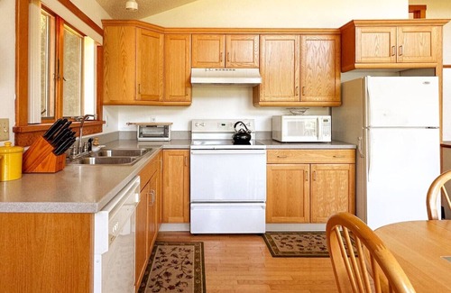 Franklin House | Cozy Woodland Hideaway – Peaceful Stay in a Charming Home