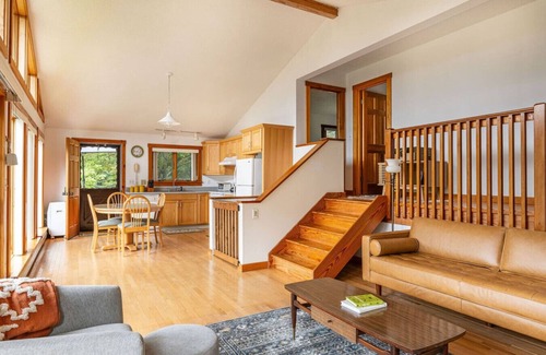 Franklin House | Cozy Woodland Hideaway – Peaceful Stay in a Charming Home