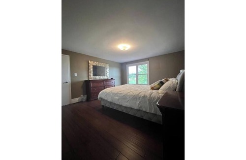 Grimsby Other | Cozy Woolverton Farmhouse