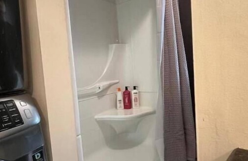 Grimsby Other | Cozy Woolverton Farmhouse