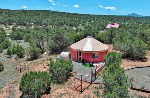 Zuzax House | Cozy Yurt Getaway Nestled in the beautiful east mountains of Cedar Crest/Tijeras