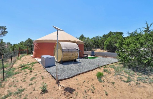 Zuzax House | Cozy Yurt Getaway Nestled in the beautiful east mountains of Cedar Crest/Tijeras