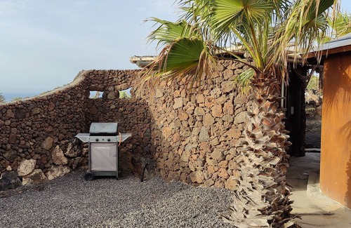 La Asomada Cabin | Cozy yurt in Lanzarote with a fantastic view over the Atlantic