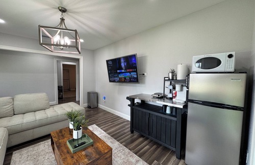 Greater East End Apartment | CozyStay EADO Apartment