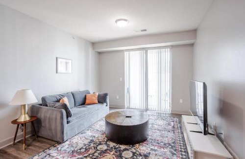 Downtown Cincinnati Apartment | CozySuites at the Banks gym pool 03